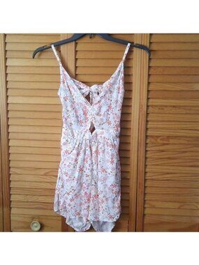 Aeropostale NWT Adjustable Straps Front Cut Out Open Tie Back Romper Size Medium